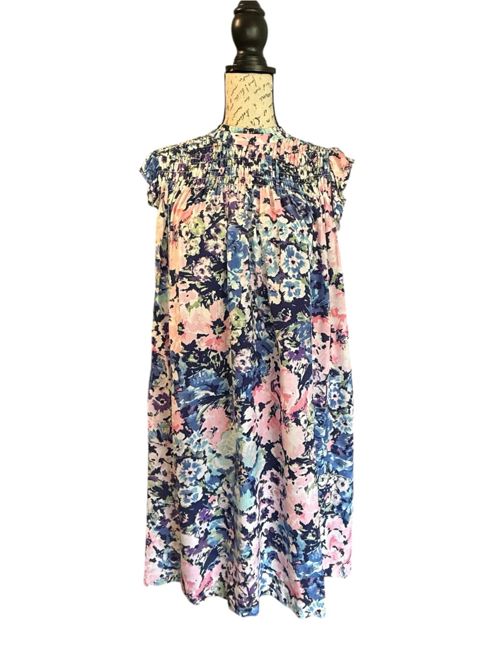 Crown & Ivy Floral Flutter Sleeve Dress – Size Medium